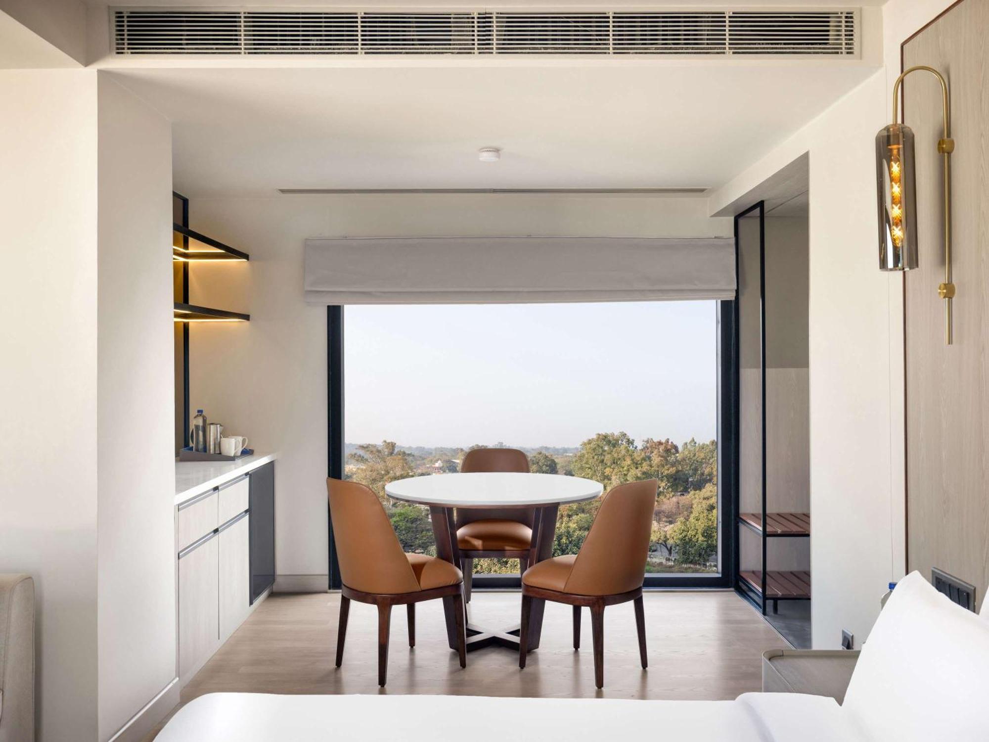 Mercure Chandigarh Tribune Chowk Eksteriør billede