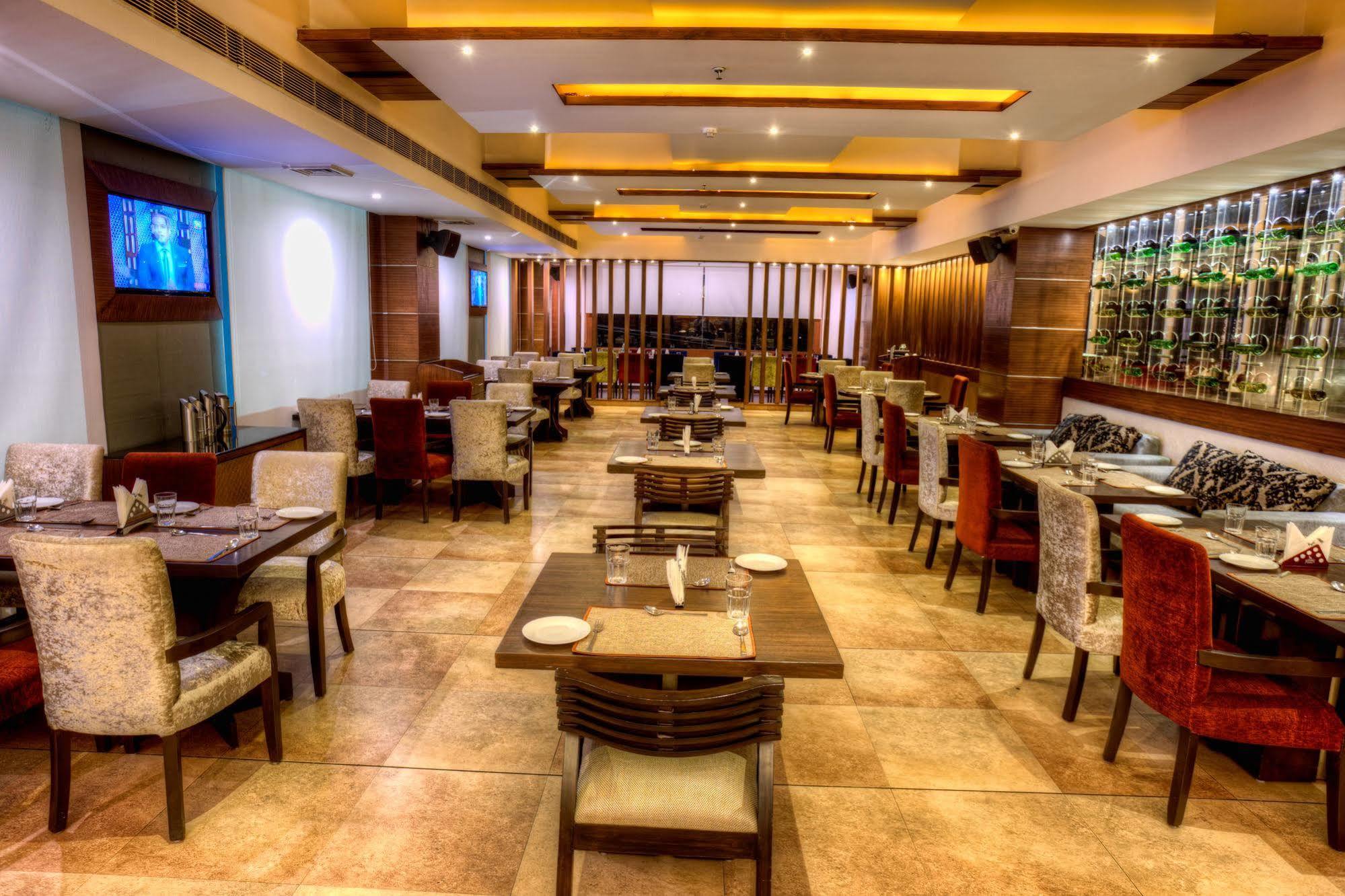 Mercure Chandigarh Tribune Chowk Eksteriør billede